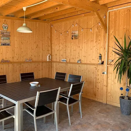 בית אירוח Vila Arisa Corbu *
